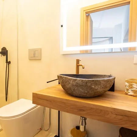 ゲストハウス Rada Room&suite 4*